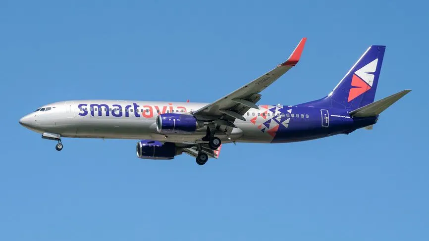 Из Smartavia уволили пилота, который задел хвостом самолета ВПП в Сочи