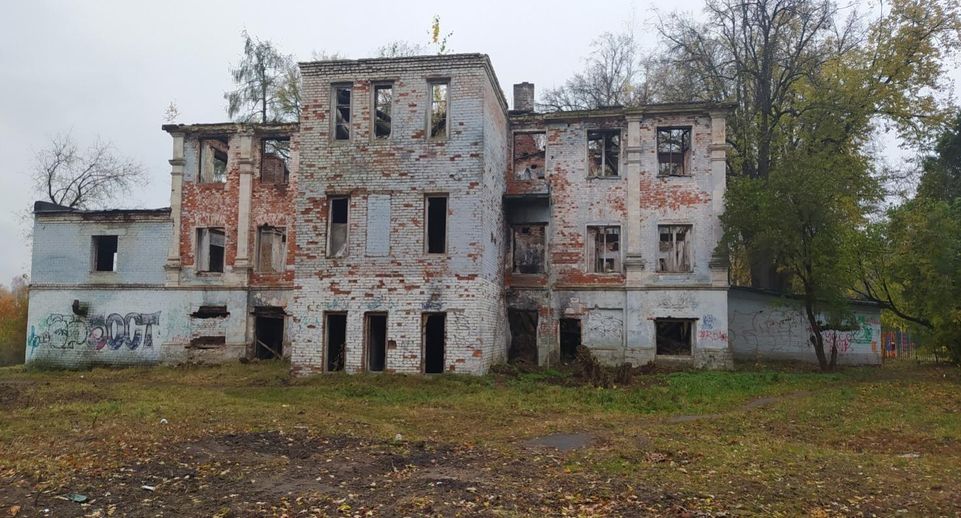 Суд обязал законсервировать главный дом усадьбы «Лапино-Спасское» в Королеве