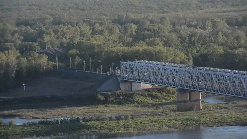 Украинские дроны-камикадзе не смогли подорвать ж/д мост в Брянской области