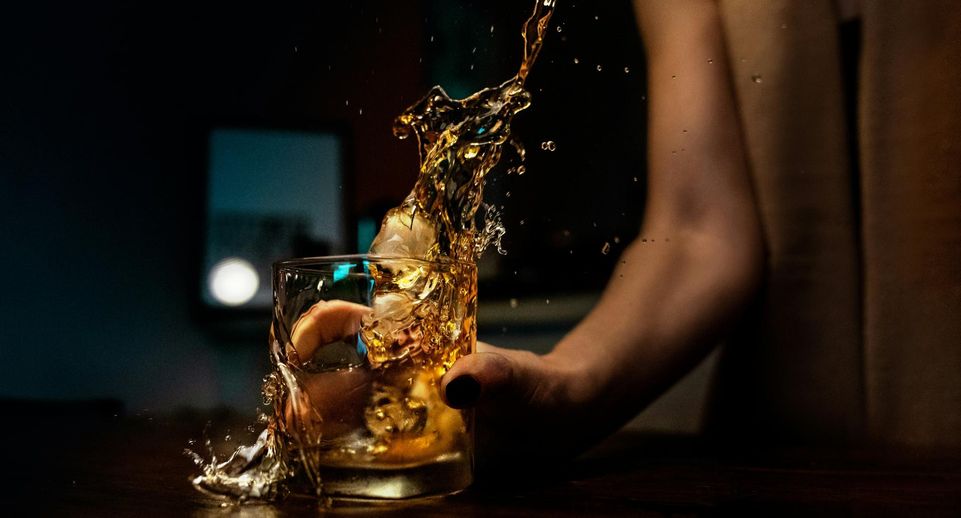 Депутат Бахарев: новый закон об алкоголе поможет в борьбе с пьющими родителями