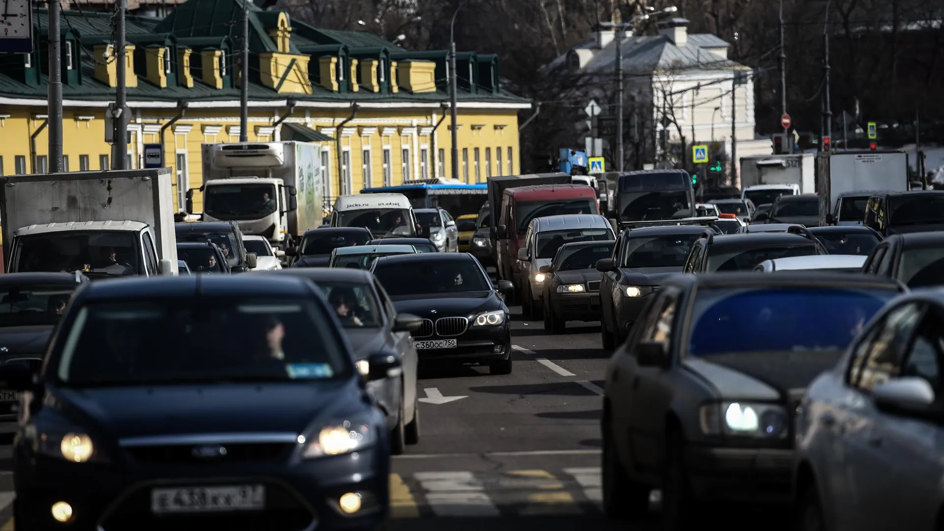 Эксперт считает, что установка чипов на госномера авто дорого обойдется  государству | РИАМО