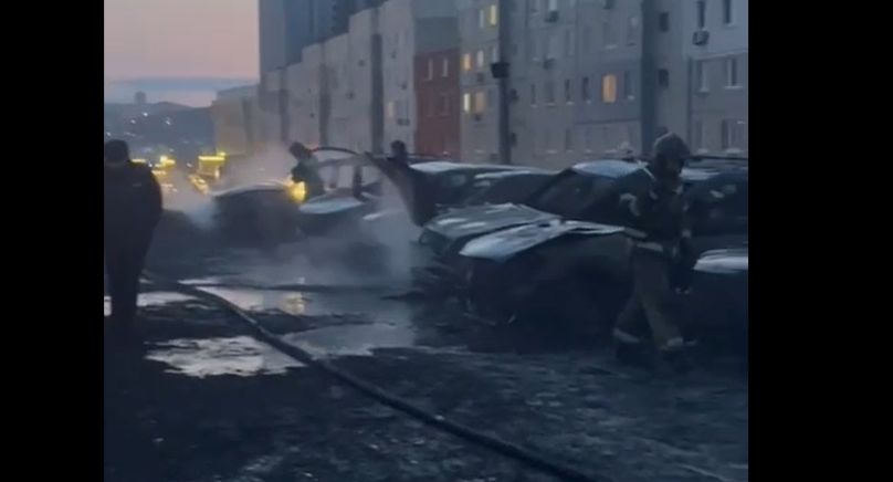 Неизвестный поджог автостоянку во Владивостоке