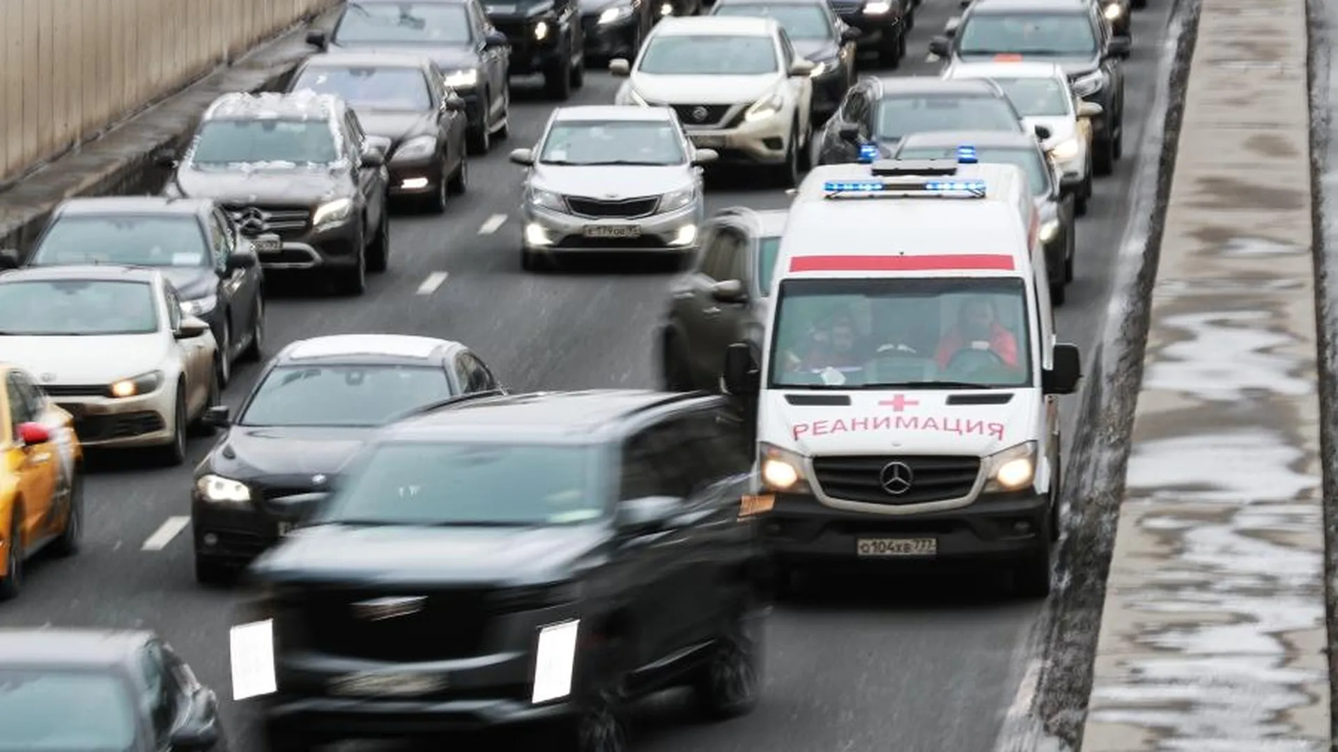 Два человека пострадали в массовом ДТП на шоссе Энтузиастов в Москве