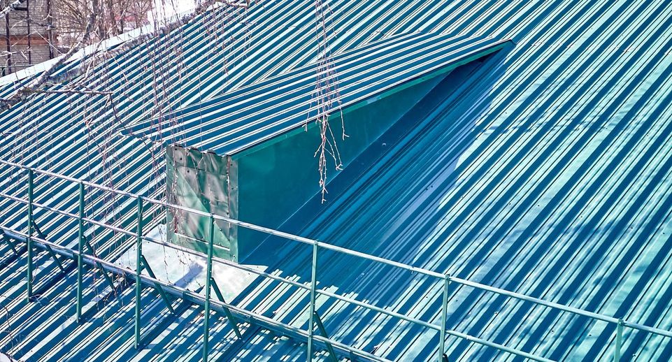 Крыши 50 многоквартирных домов обновят в Истре до конца года