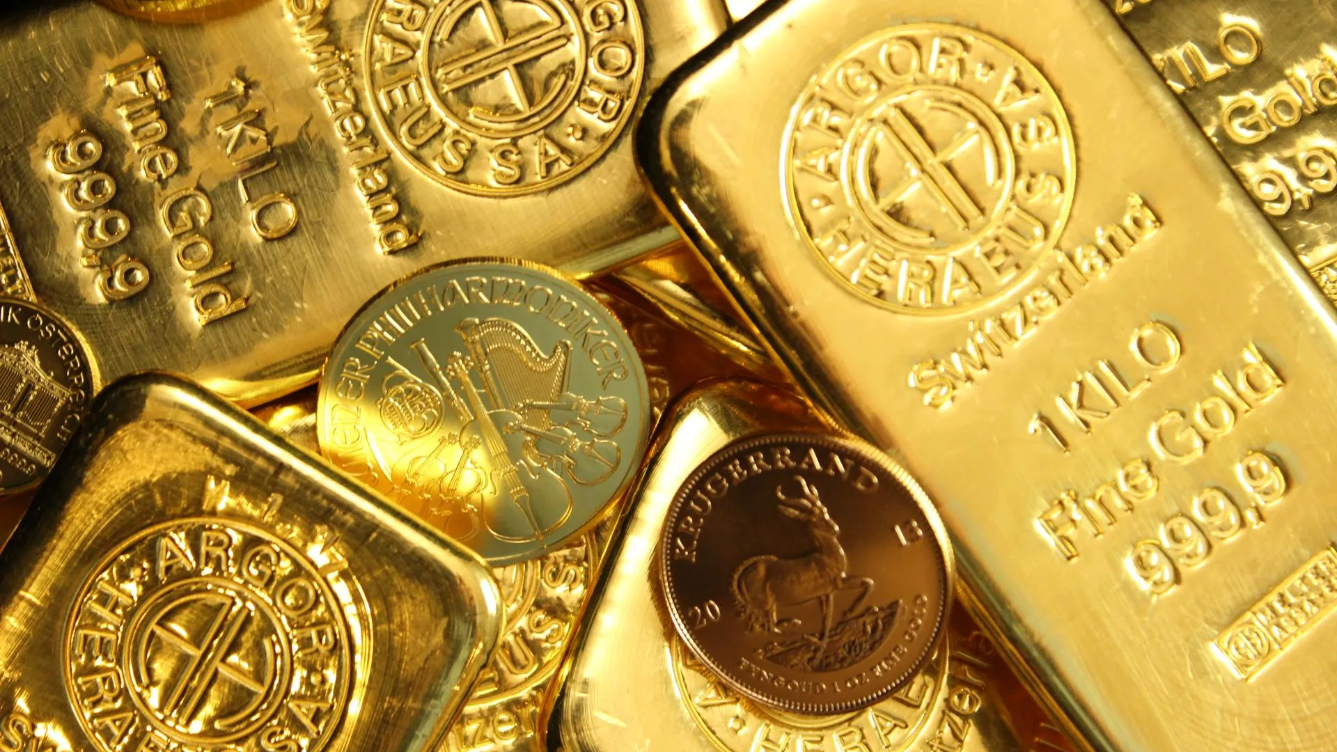 На Уолл-стрит спрогнозировали рост цен на золото до 3,5 тыс долларов за унцию