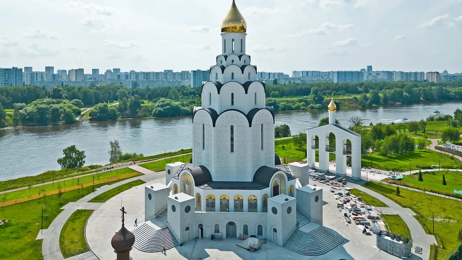 На северо‑западе Москвы построили духовно‑культурный центр с храмом — Бочкарев