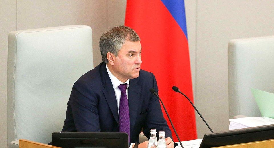 В России депутатам и сенаторам запретят без согласования покидать страну