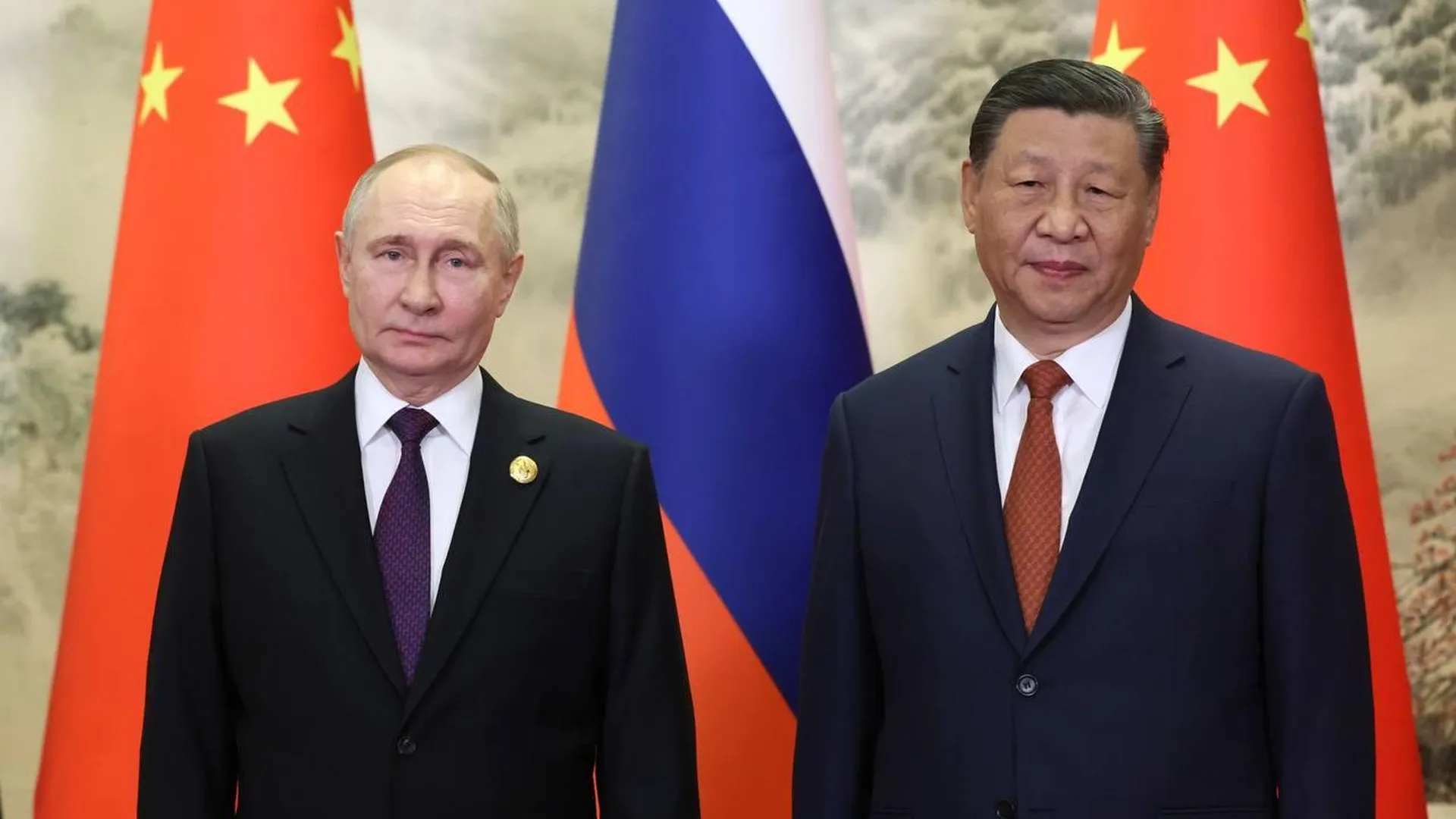 Путин: 90% платежей между РФ и Китаем проводят в рублях и юанях