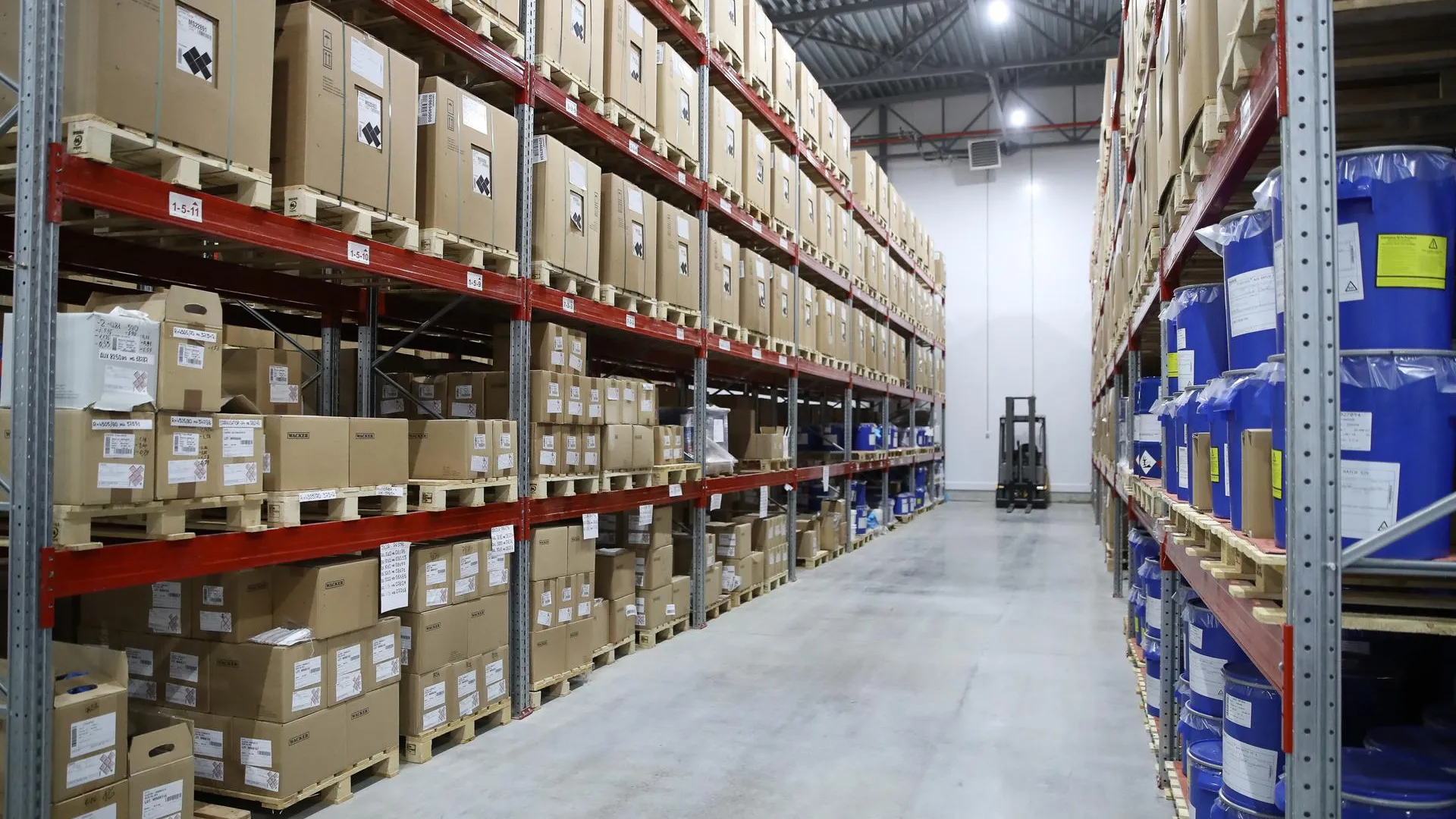 Склады в подмосковье вакансии. Продовольственный склад. Симбио стенд. Склад сток. Сынково складской комплекс вайлдберриз московская.