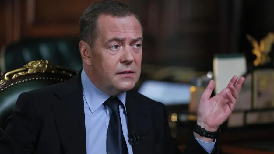 Медведев: планы по набору на военную службу по контракту в январе выполнены