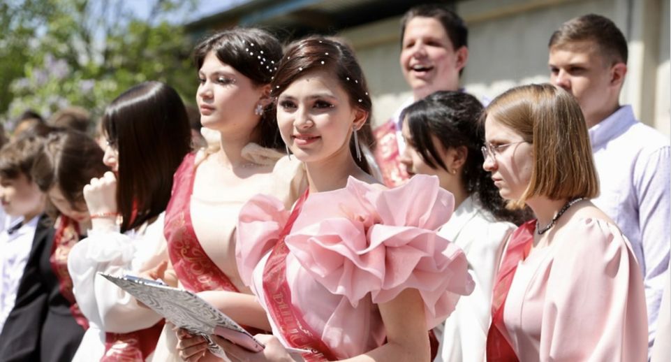 Для почти 1,2 тыс школьников Солнечногорска прозвенел последний звонок
