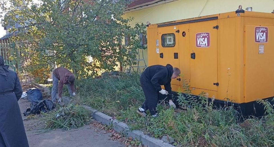 Студенты Павлово-Посадского техникума оказывают волонтерскую помощь храму