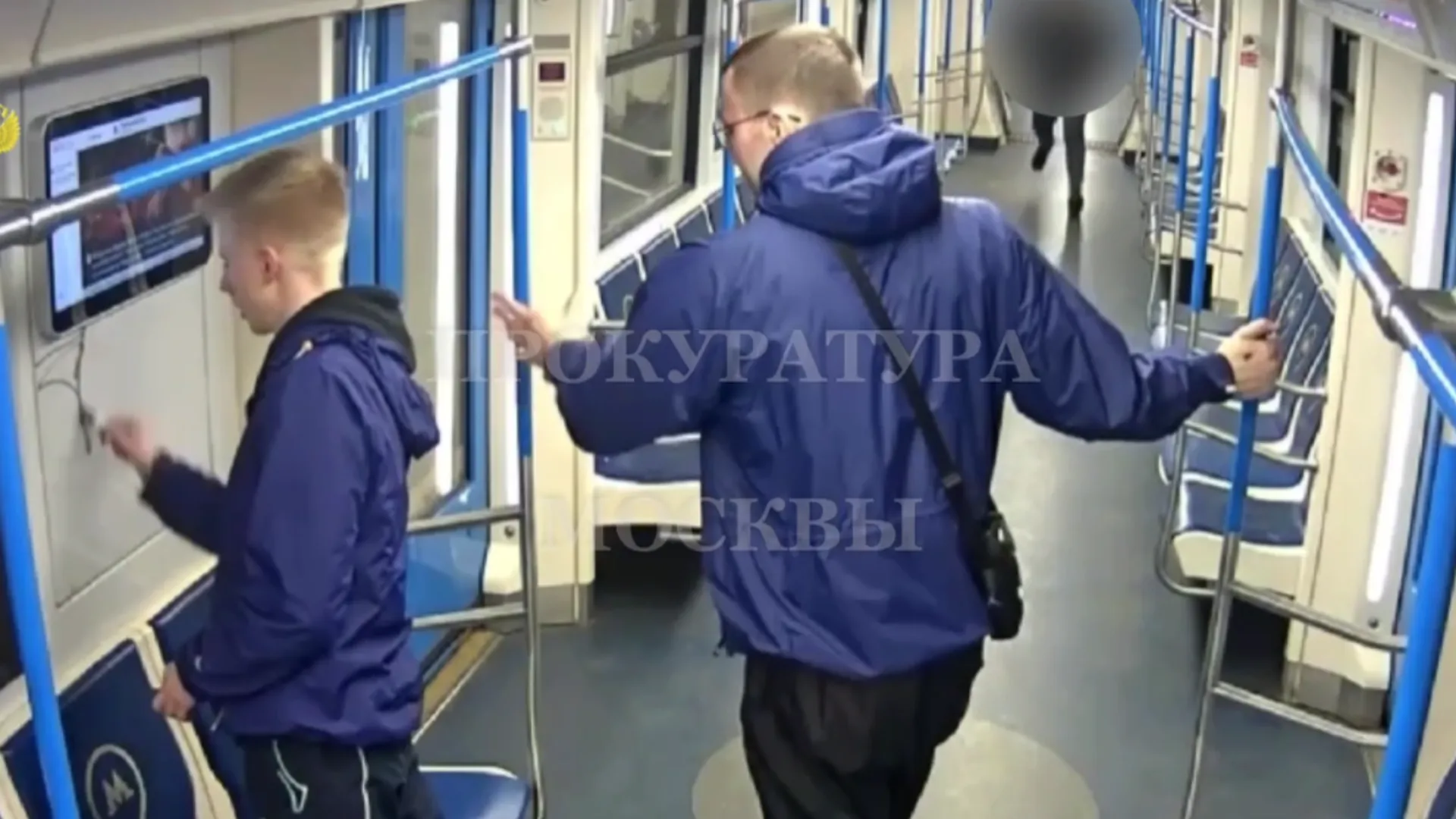 Вандалы из Смоленской области изрисовали вагон столичного метро