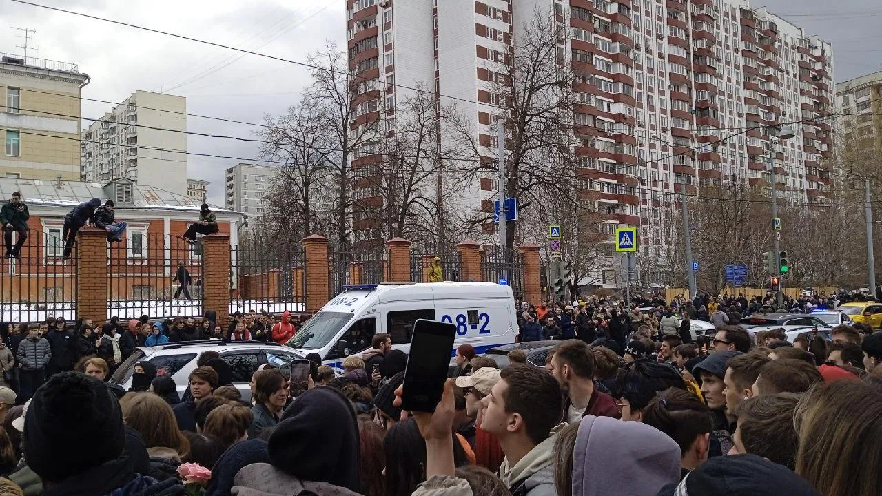 На прощании с Пашей Техником задержали не менее 5 человек