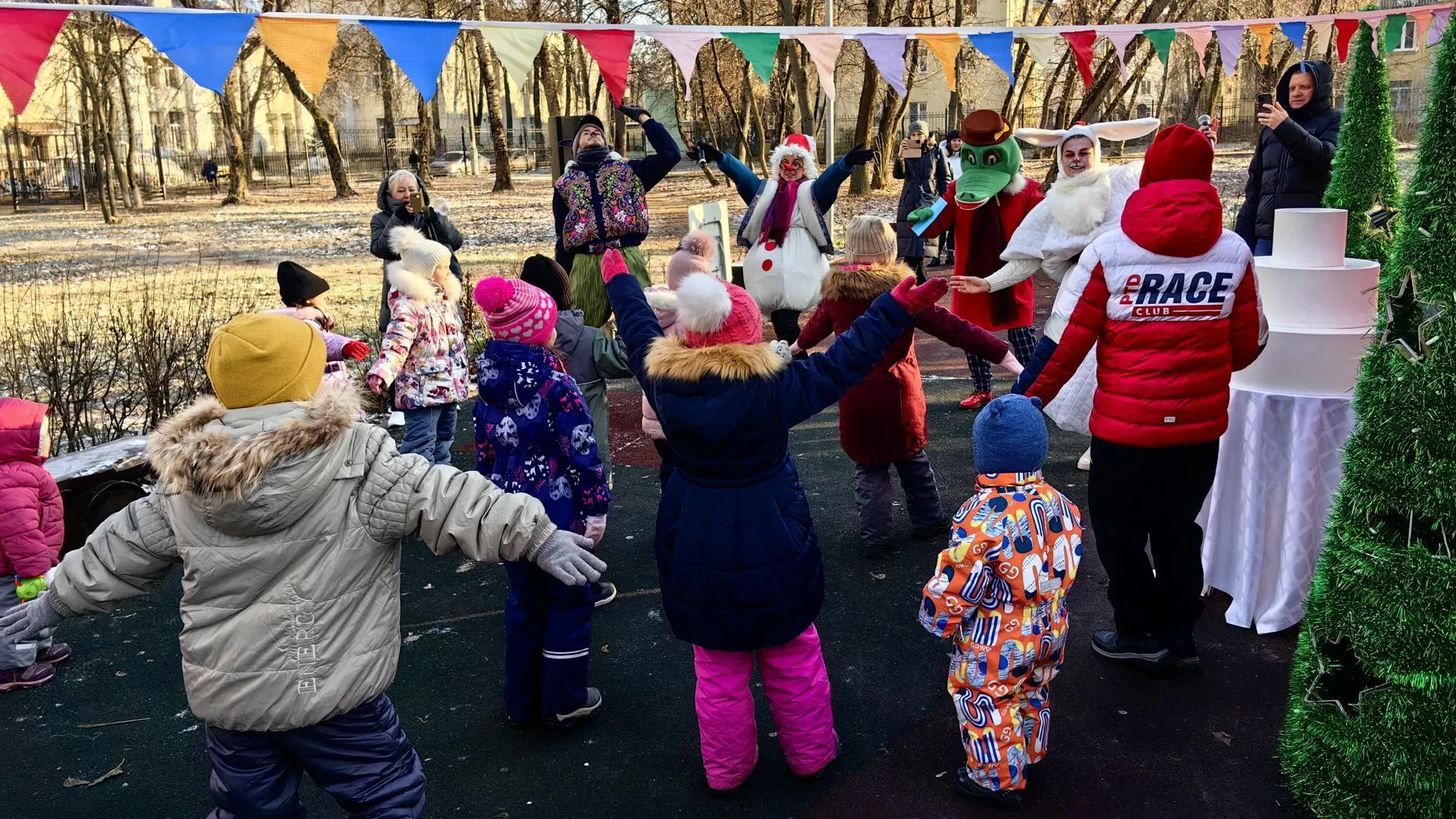 В щелковском парке культуры отпраздновали День рождения Деда Мороза
