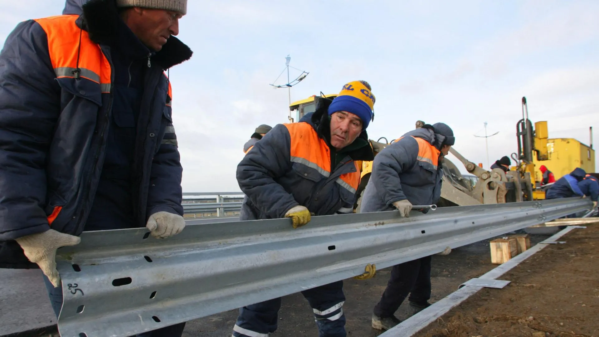 Более 60 дорог, развязок и переездов построят для парка «Россия»