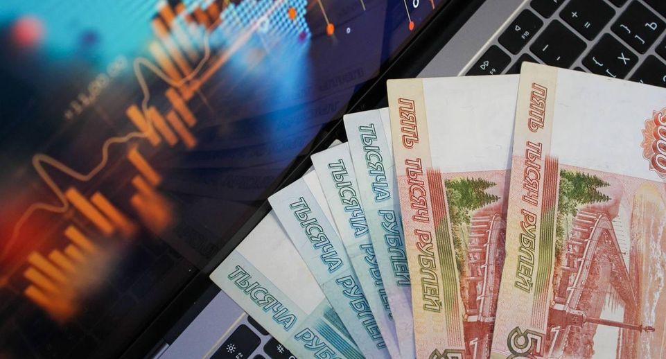 Экономист Толкачев: курс рубля не повлияет на решение ЦБ по ключевой ставке