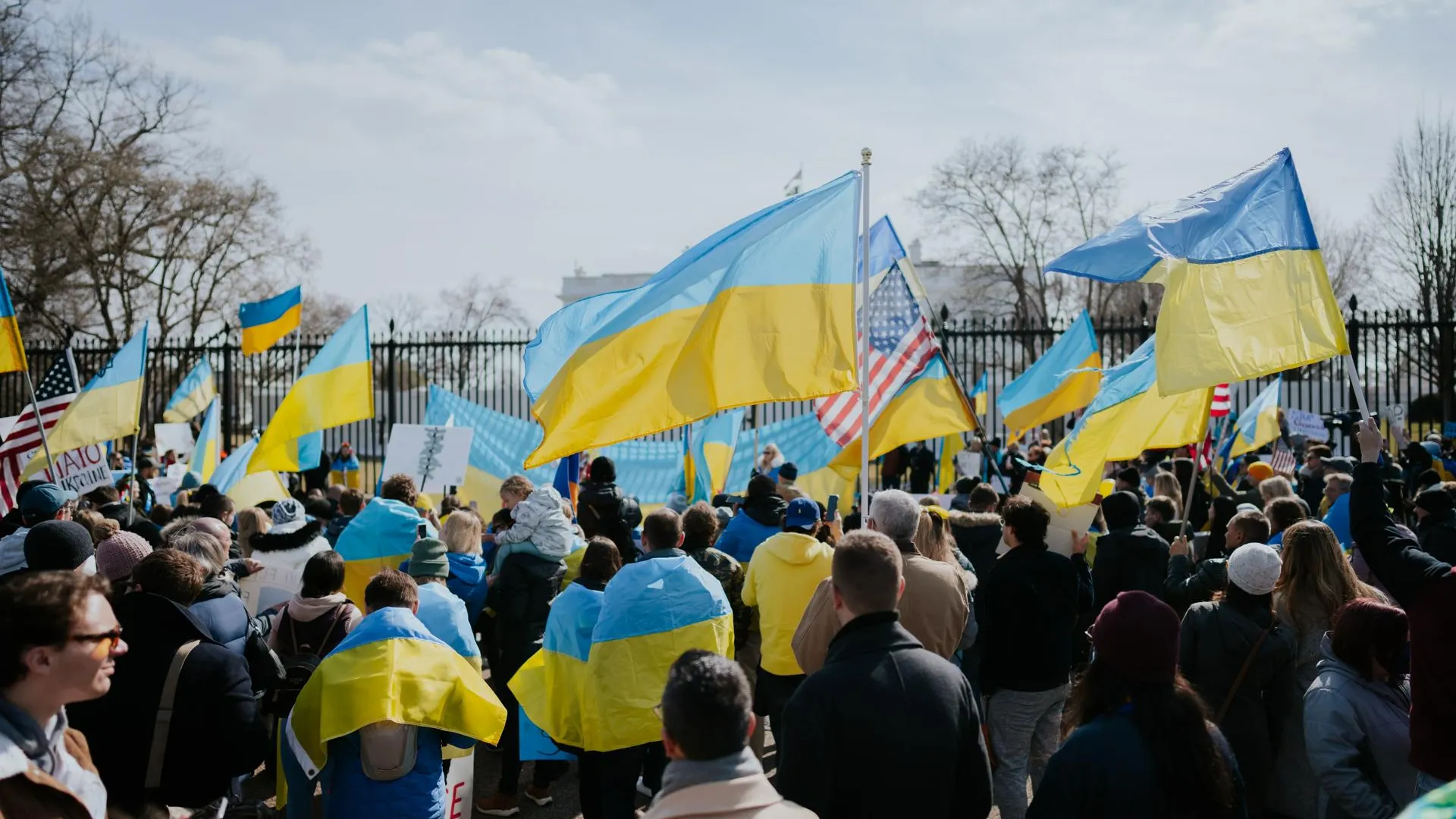 Украинцы жалуются на высокие цены и низкие зарплаты на Западе