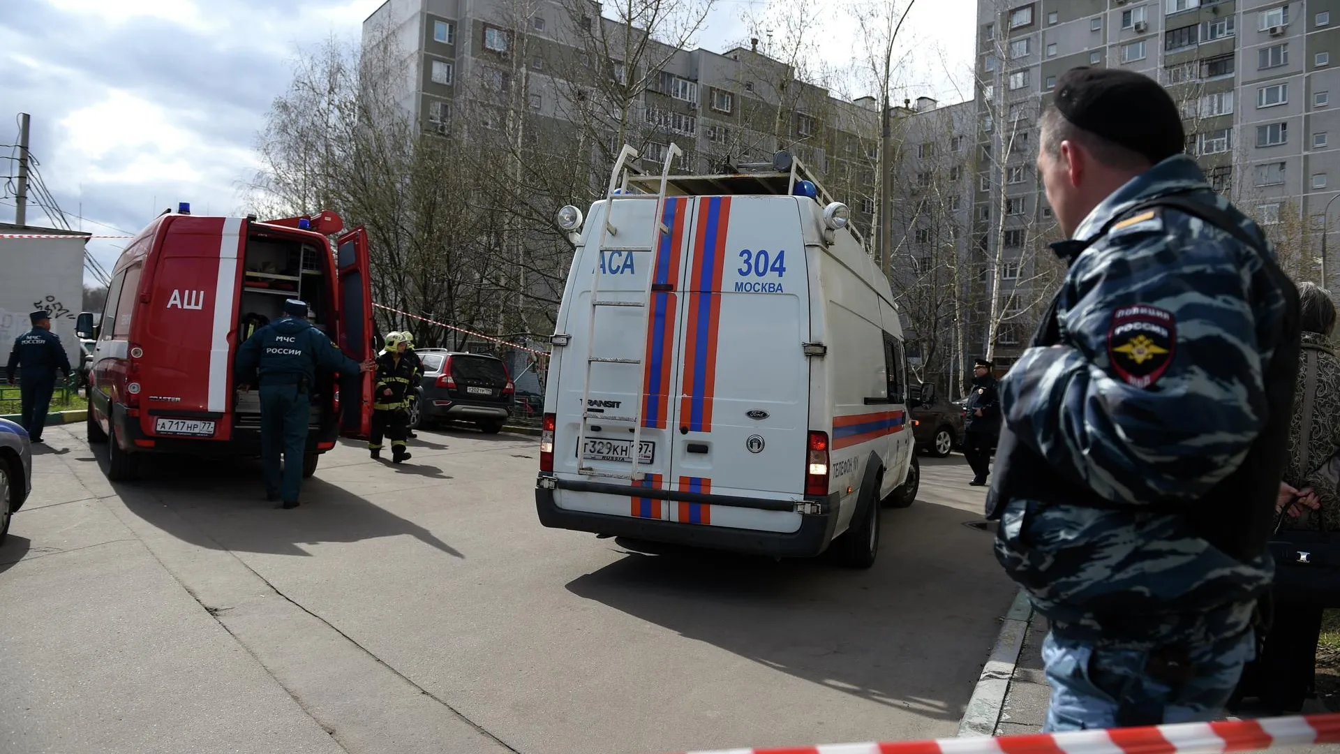 Очевидцы сообщают об эвакуации из дома в Москве, где нашли якобы взрывное устройство