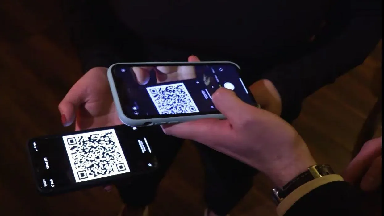 Центробанк намерен внедрить стандарт безопасности оплат по QR‑коду | РИАМО