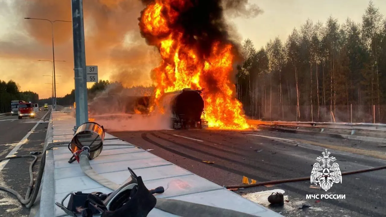 Человек погиб в массовом ДТП с бензовозом на трассе М-11 в Тверской области