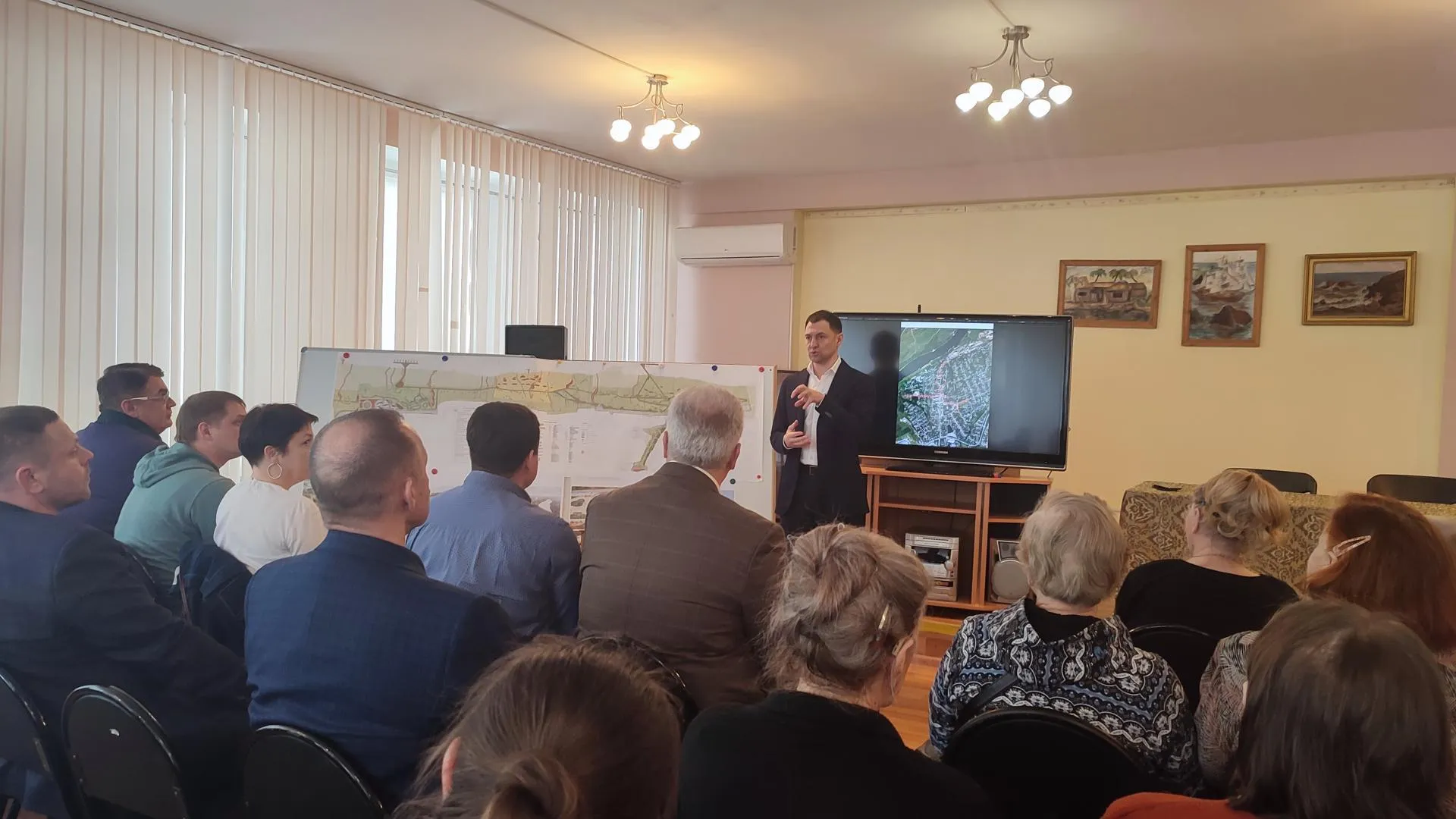 Глава Каширы Николай Ханин провел встречу с жителями по благоустройству набережной Оки