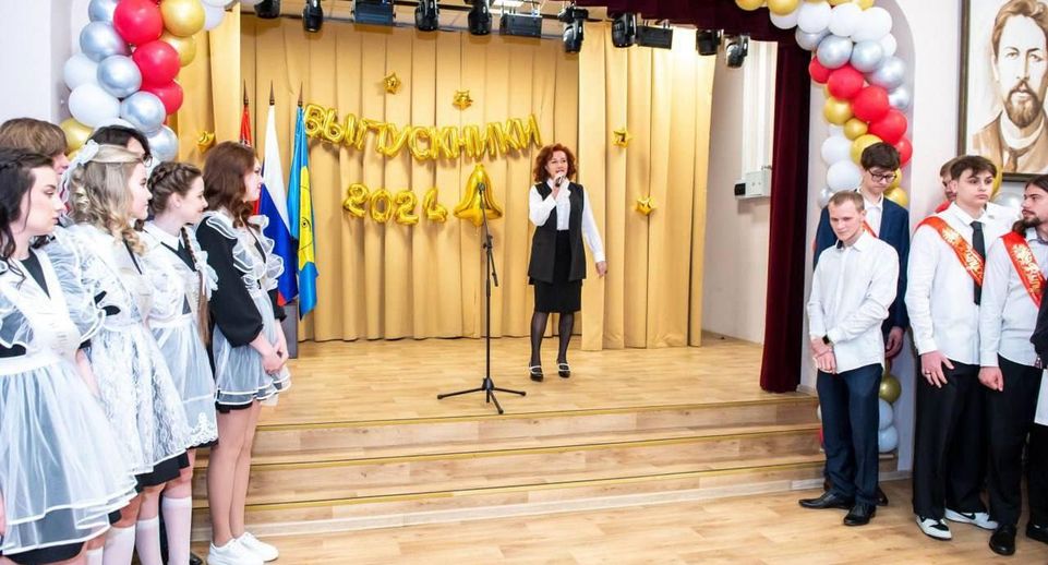 Глава Истры Татьяна Витушева поздравила выпускников округа с последним звонком