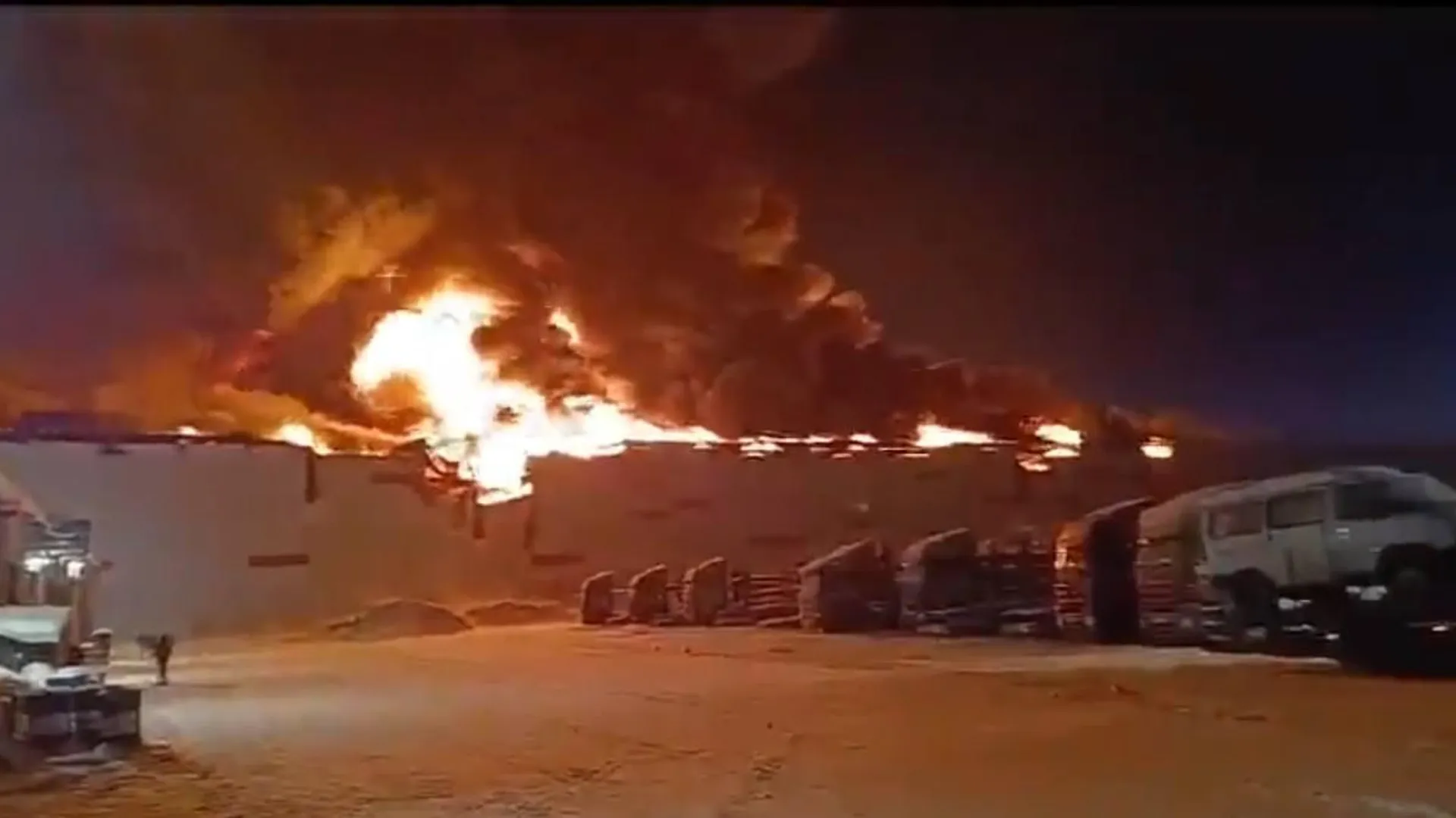 Видео пожара на складе Wildberries в Петербурге