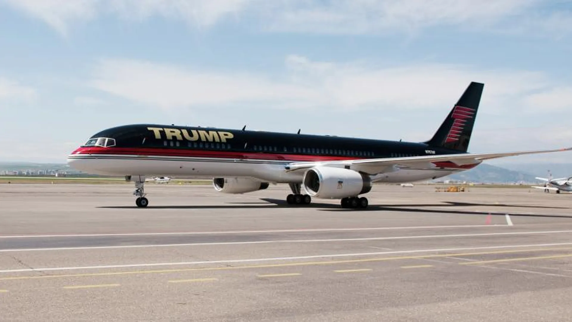 Reuters: Boeing Трампа задел крылом другой самолет в аэропорту во Флориде