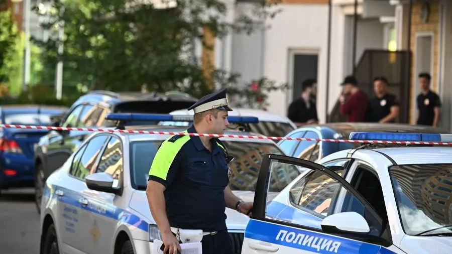 В Москве осматривают автомобиль, на котором приехал подрывник машины офицера