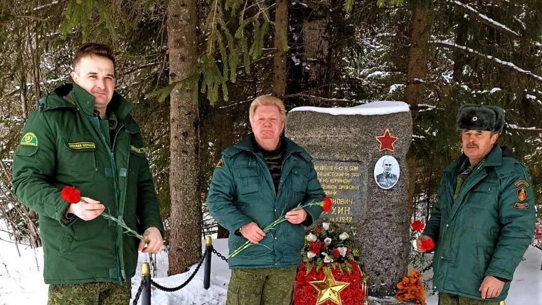 Лесничие Бородинского филиала «Мособллес» почтили память полковника Полосухина