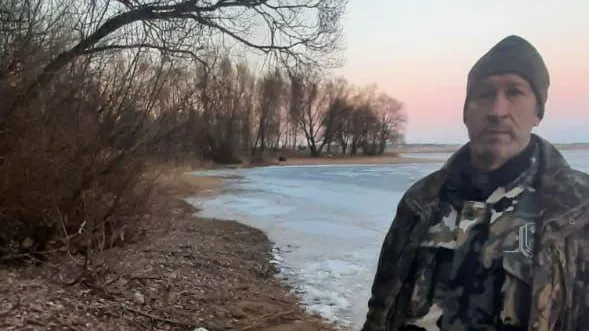 На Озернинском водохранилище в Подмосковье освободили лосиху из ледового плена