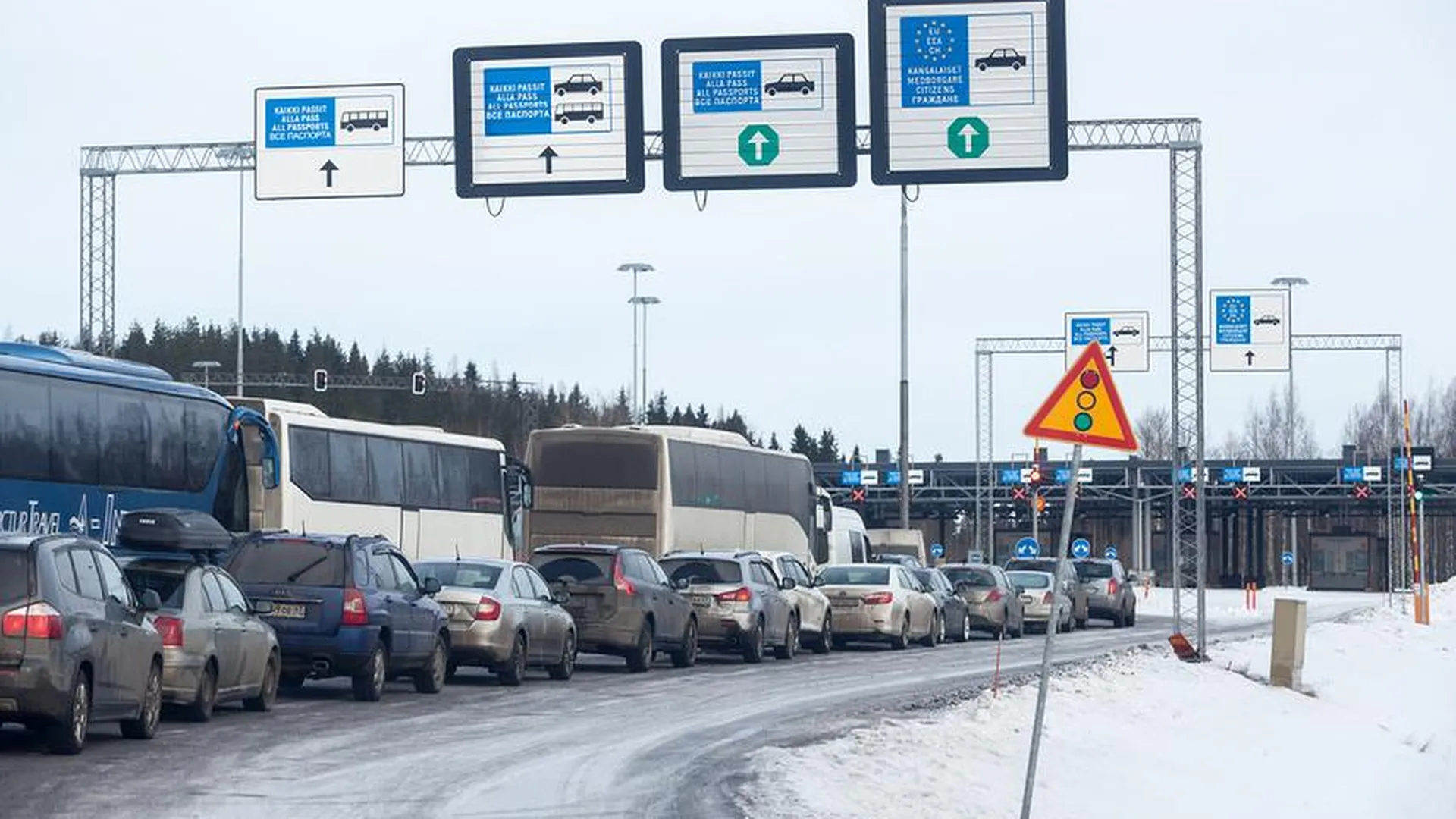 STT: в Финляндии не будут снимать дорожные знаки с указанием Петербурга