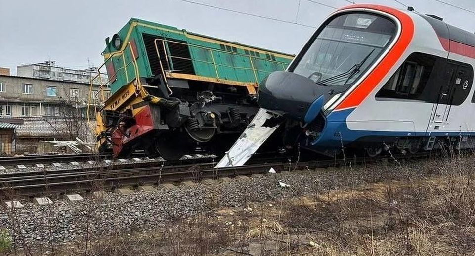 Поезд «Иволга» получил незначительные повреждения при столкновении с тепловозом