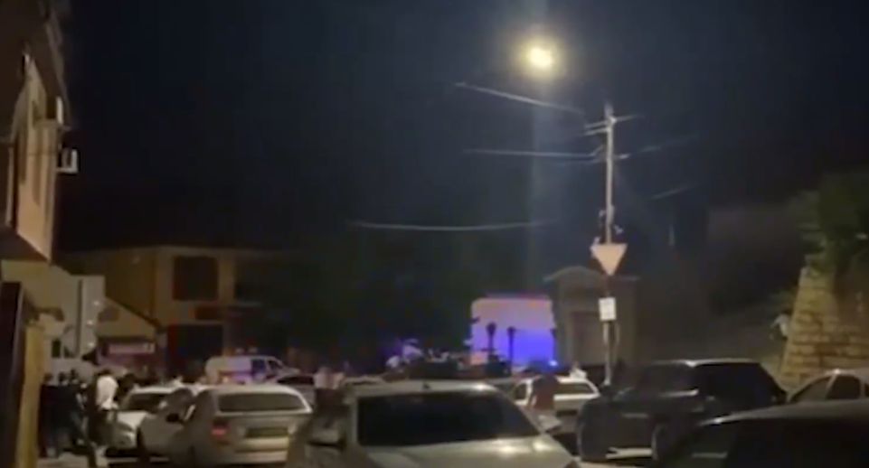 Mash: 40 заложников заперты в православном храме в Кировском районе Махачкалы