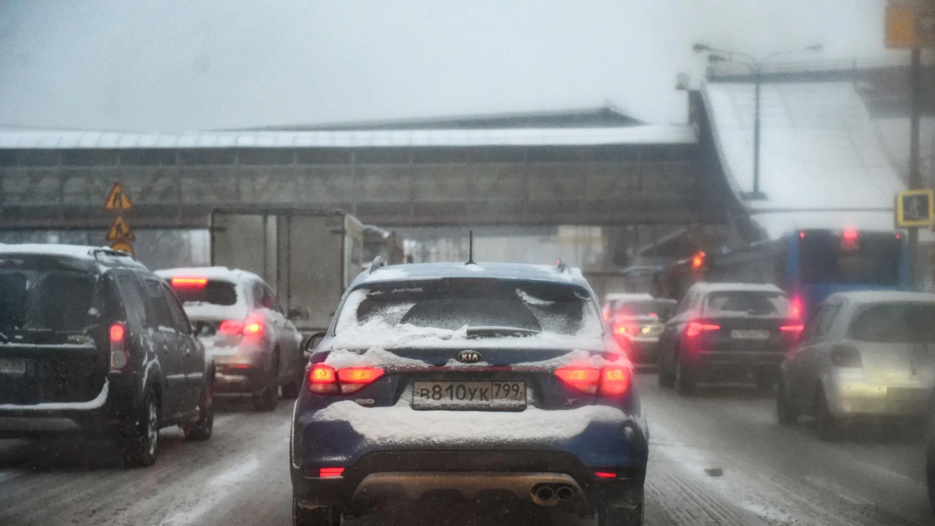 Загруженность дорог Подмосковья в понедельник утром составляет 3 балла