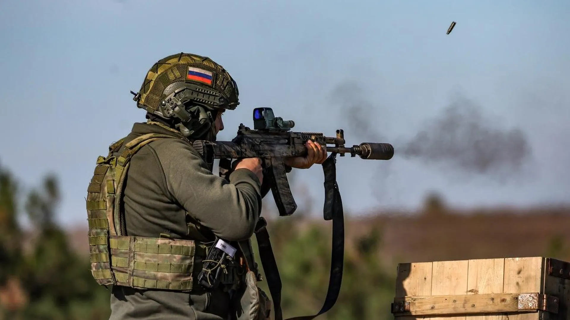 Вооруженный АК-47 солдат ВСУ взял в заложники сослуживцев и медработников