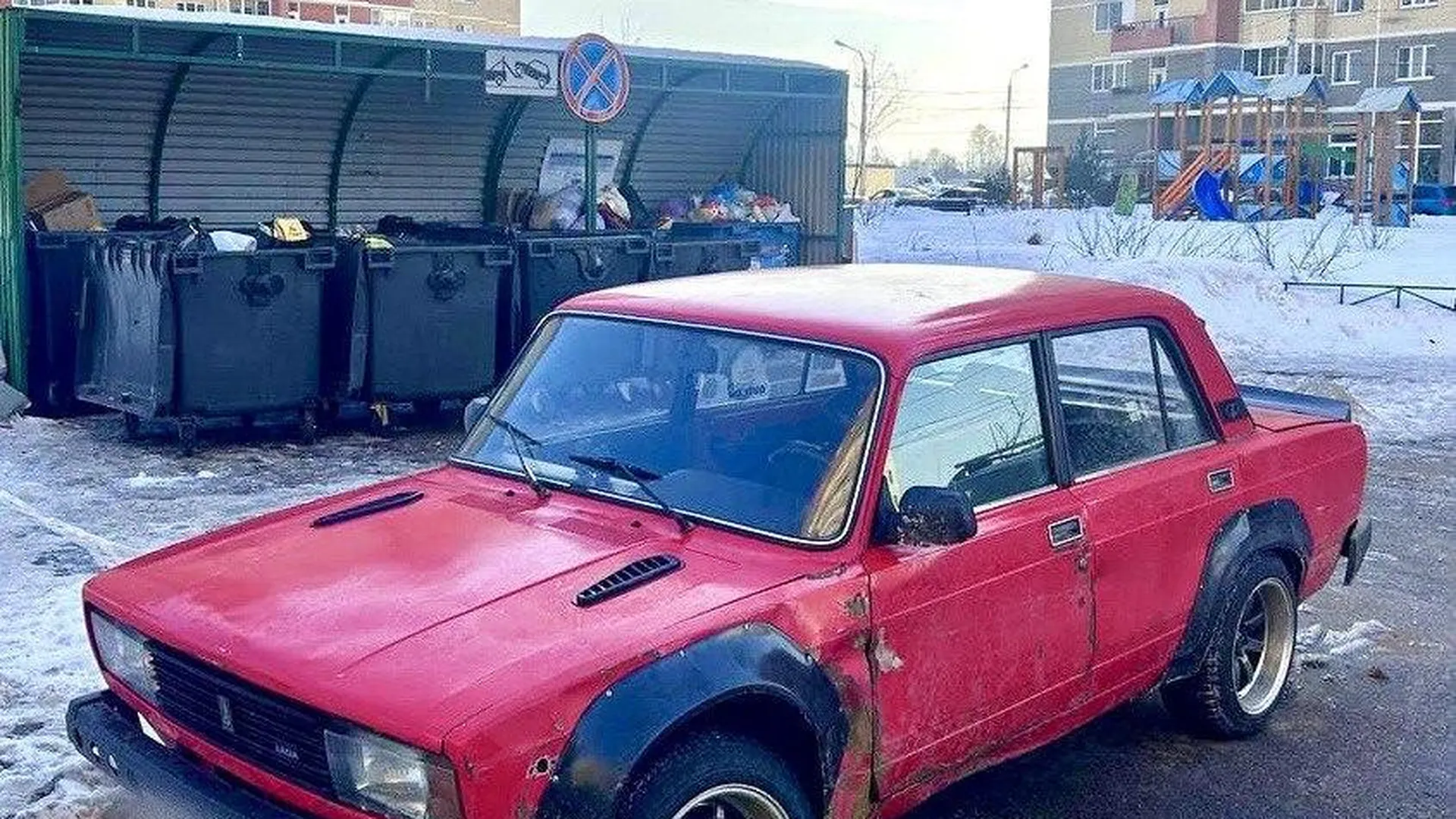 Более 1 млн руб штрафов получили припарковавшиеся возле мусорных баков в Подмосковье зимой