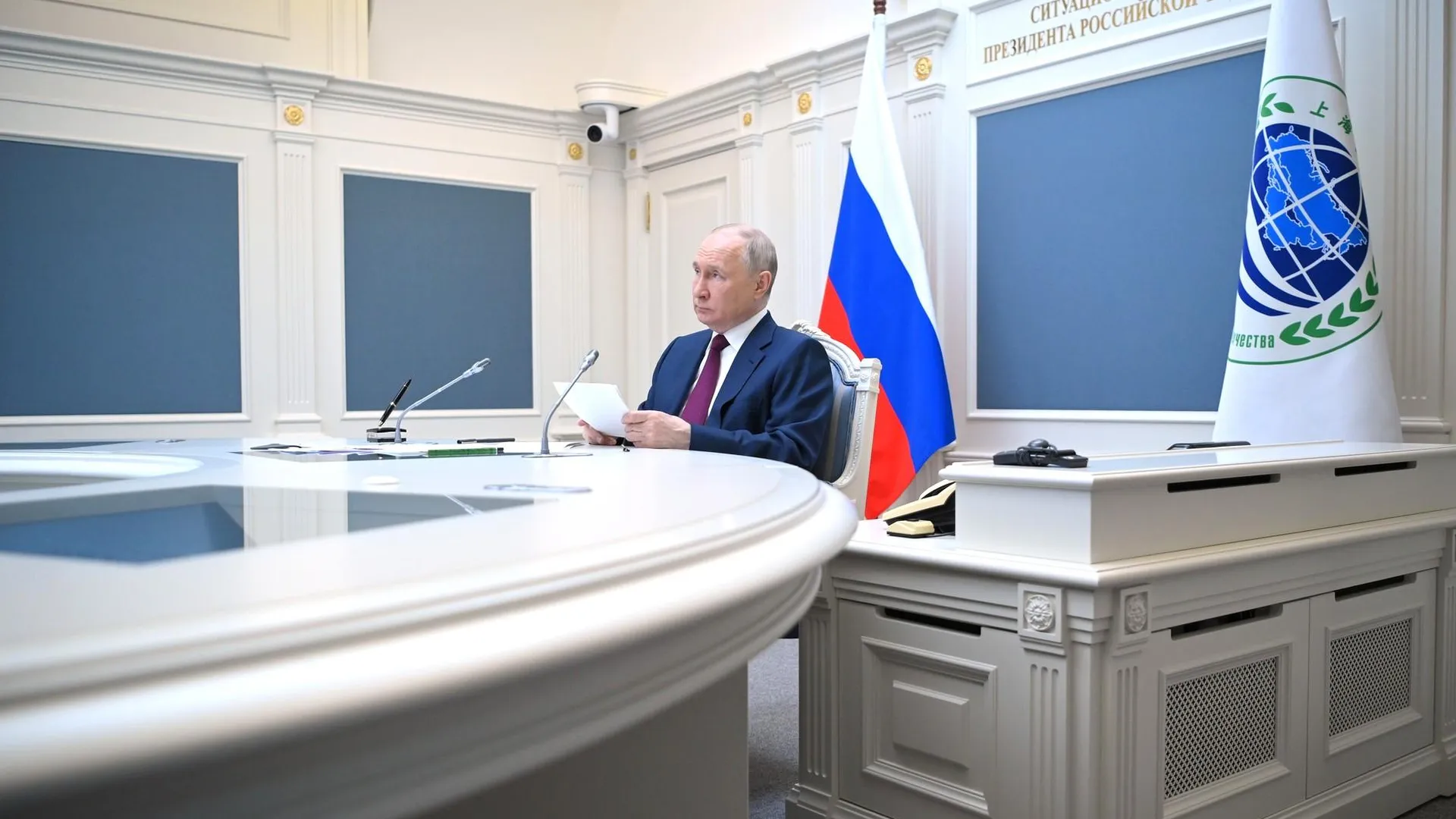 Россия будет противостоять санкциям – Путин