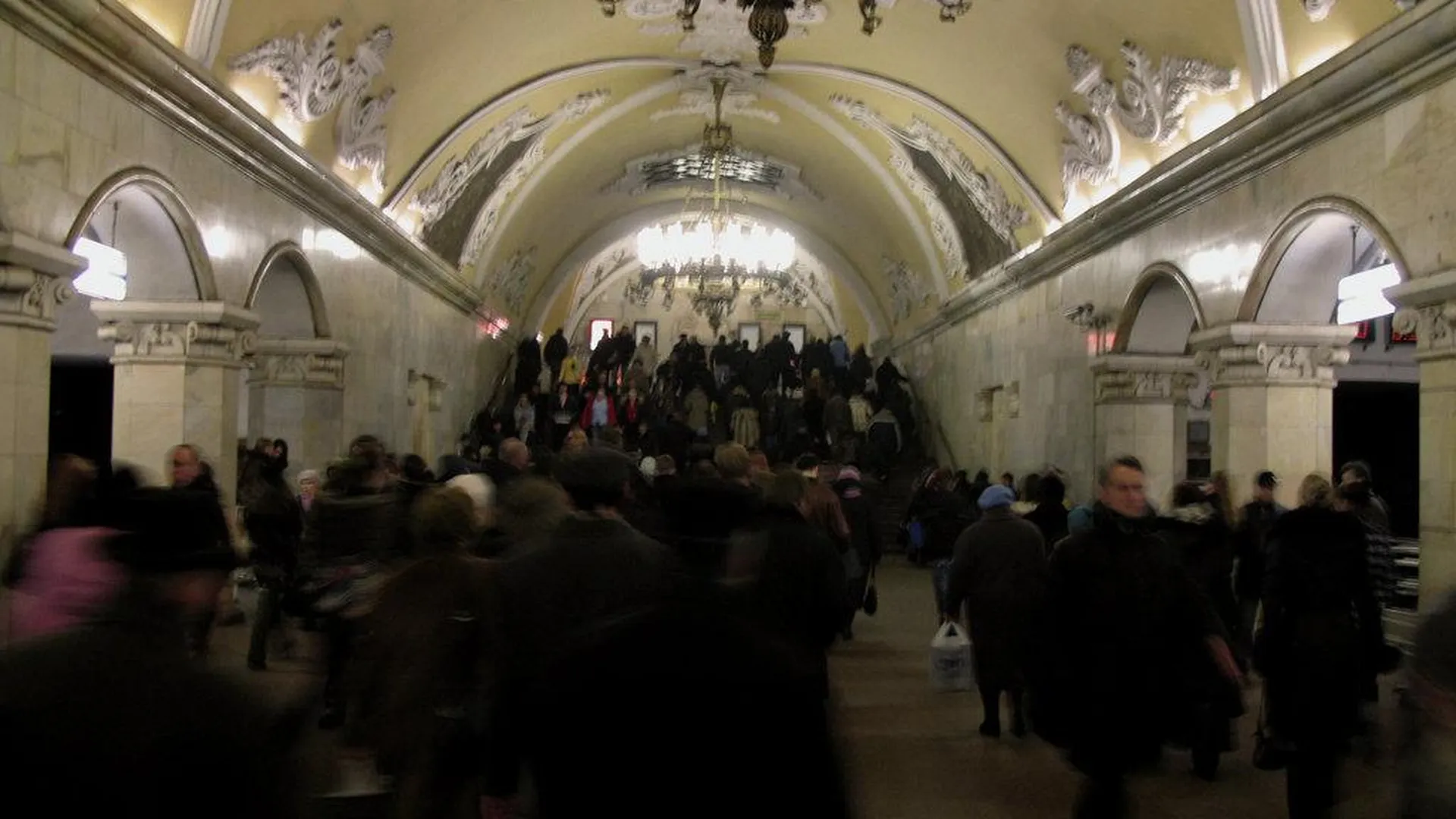 «Летучие» группы сотрудников безопасности дежурят на станциях метро Москвы