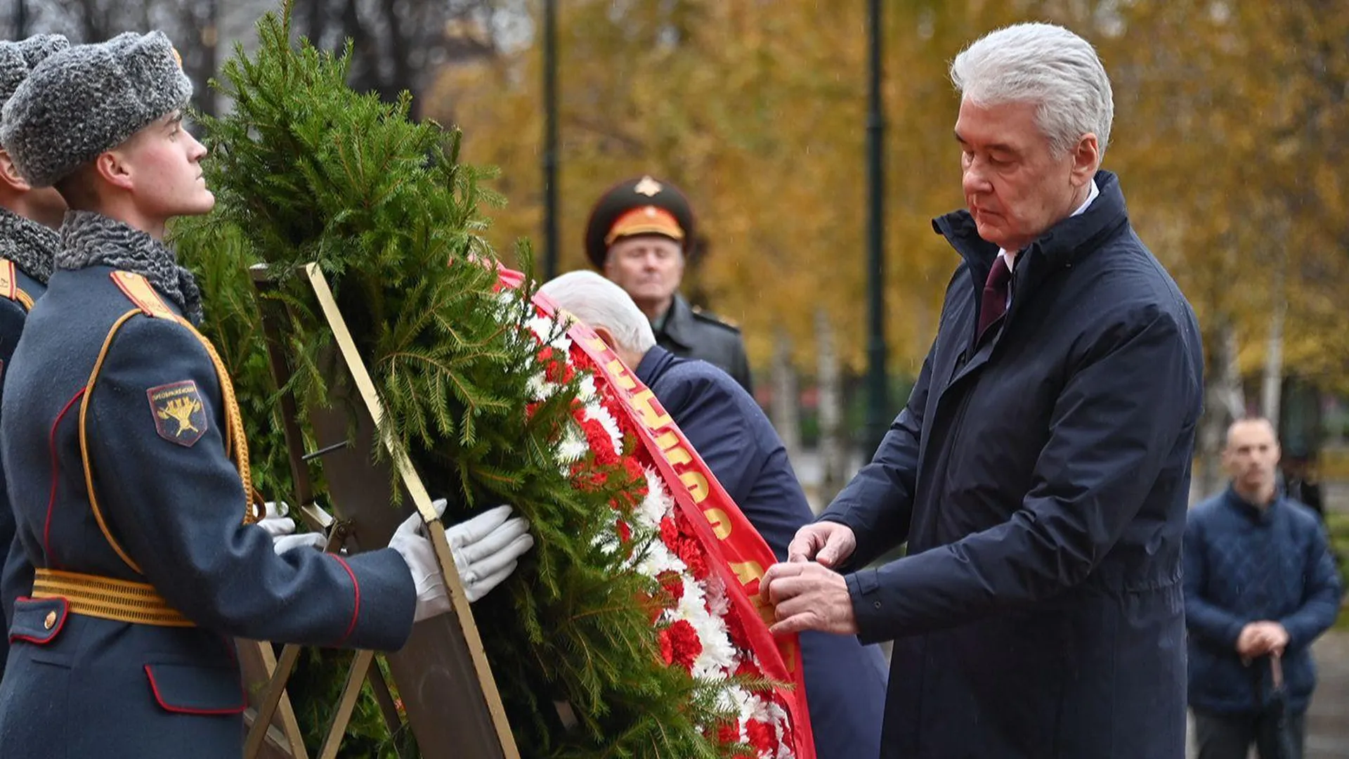 В столице 7 ноября прошло возложение венков к могиле Неизвестного солдата