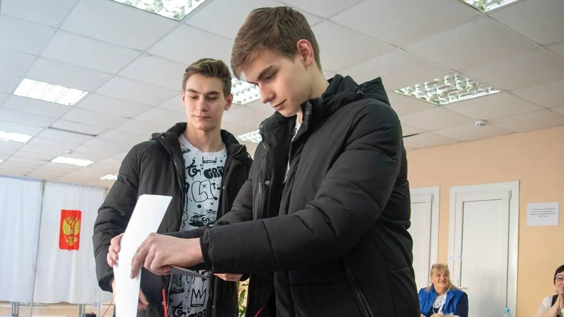 Братья‑близнецы из Домодедова проголосовали на выборах президента России