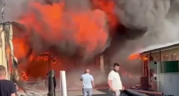 Пожар на рынке Дмитровского округа удалось локализовать на площади 600 кв м