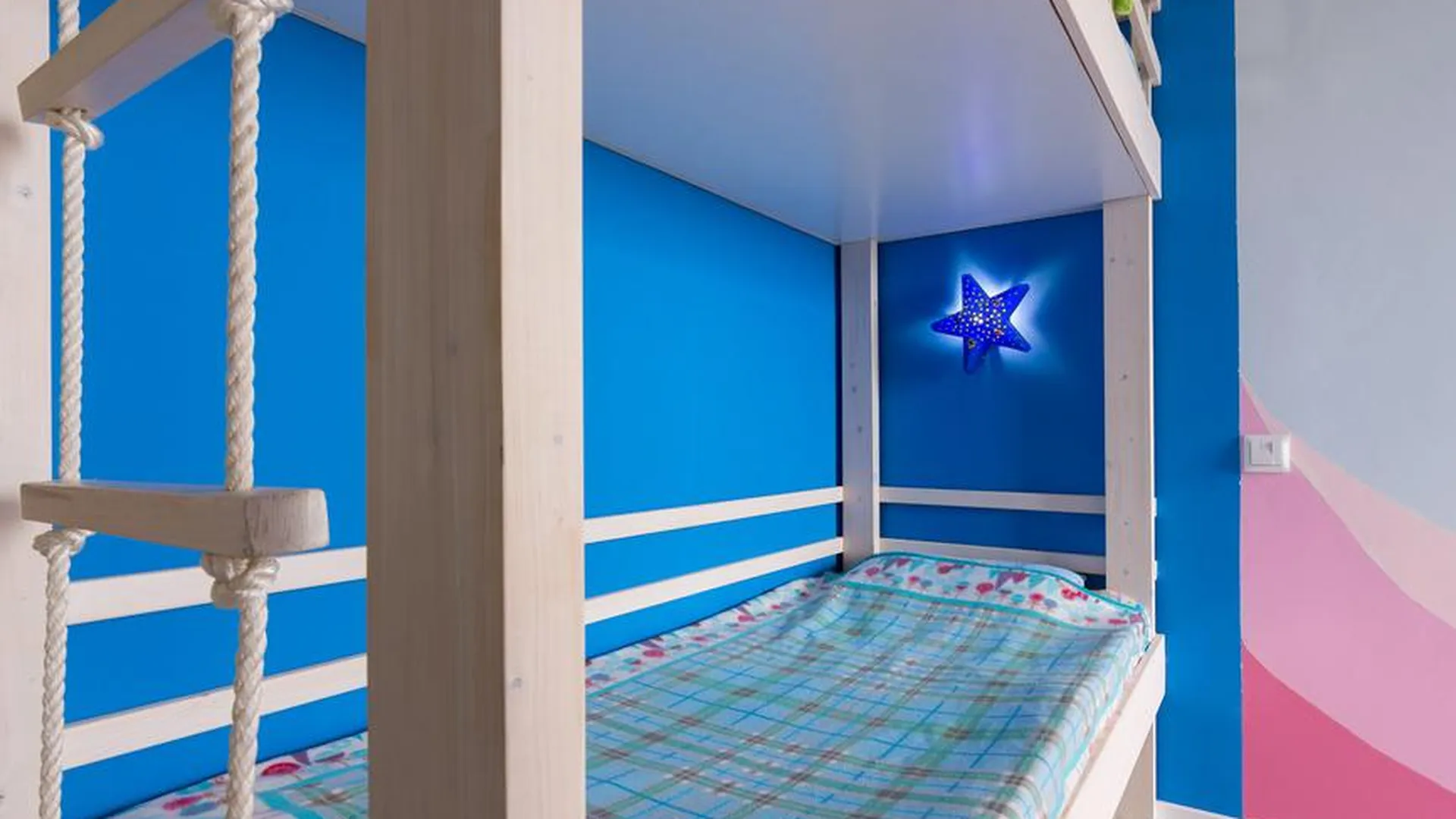 В Ногинске 3-летний ребенок задохнулся, застряв в лестнице двухъярусной кровати