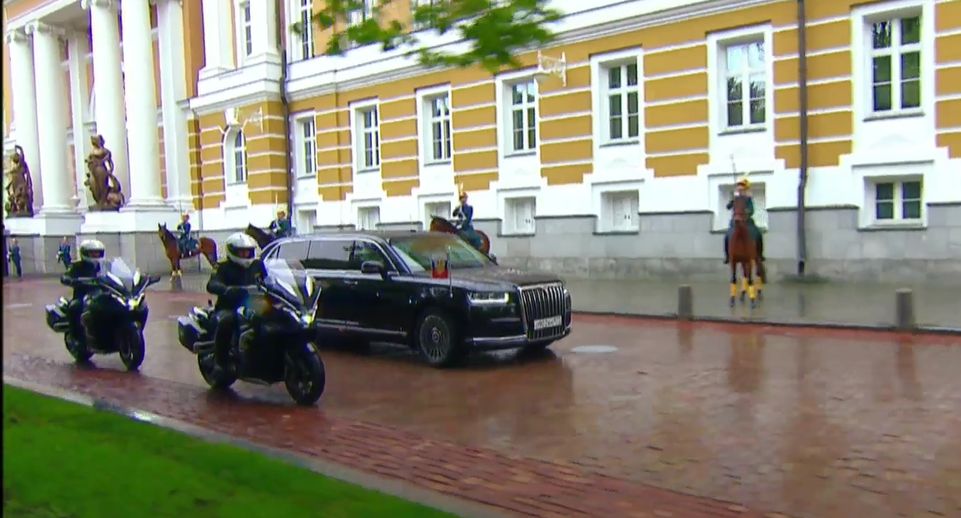 Путин отправился на инаугурацию на обновленной модели Aurus Senat