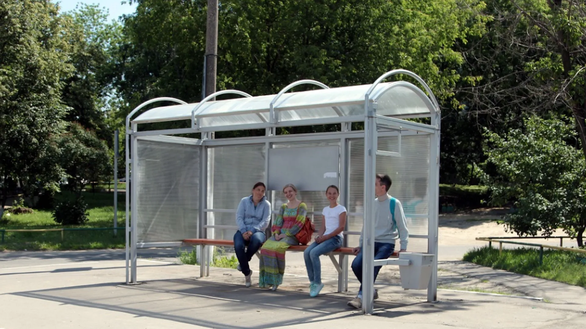 Остановки семерки. Остановочный павильон метро Котельники. ООО У дороги Котельники.