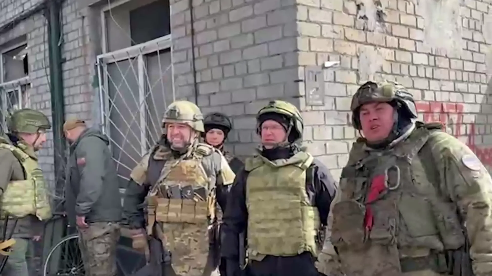 Пушилин вместе с Кириенко привез гуманитарную помощь в освобожденную Авдеевку