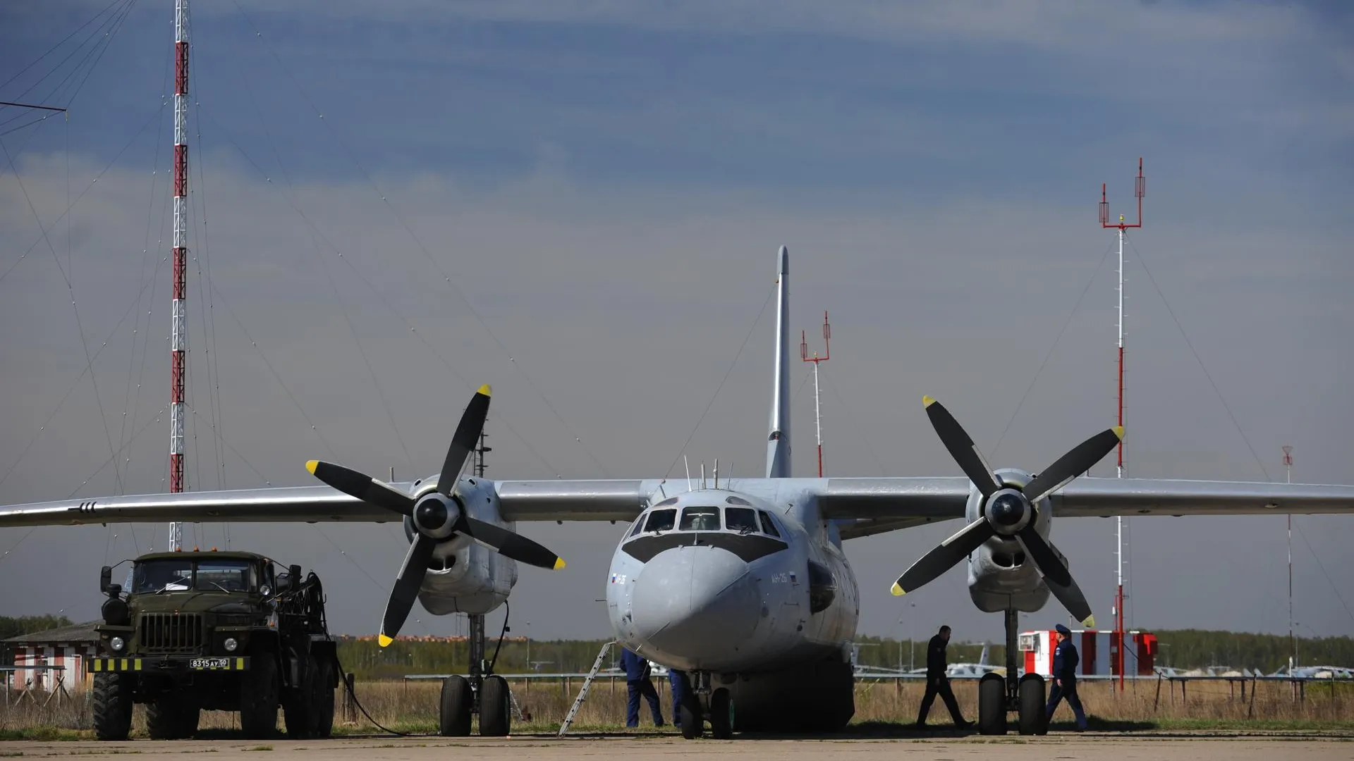 10 самолетов готовы разогнать облака в Москве на 9 мая в случае необходимости