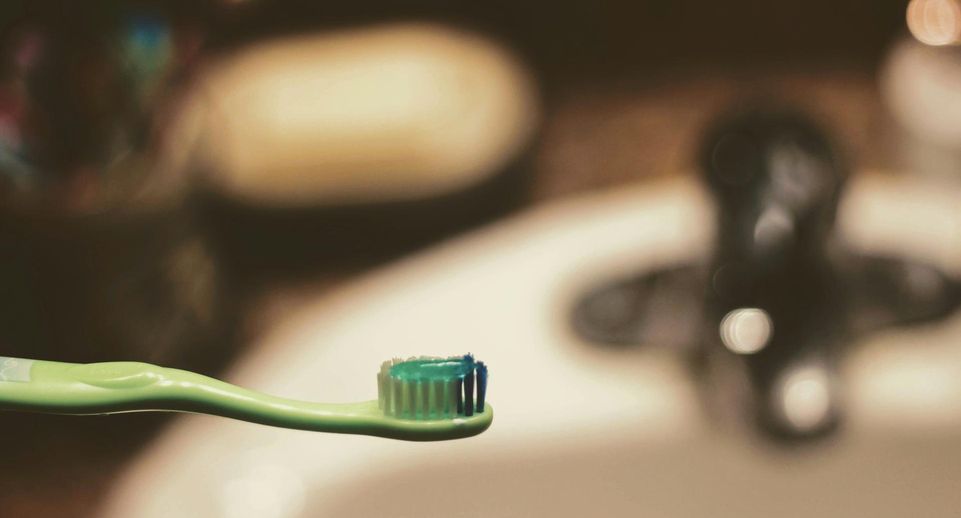 Стоматолог Минко: отбеливающая зубная паста улучшает здоровье десен