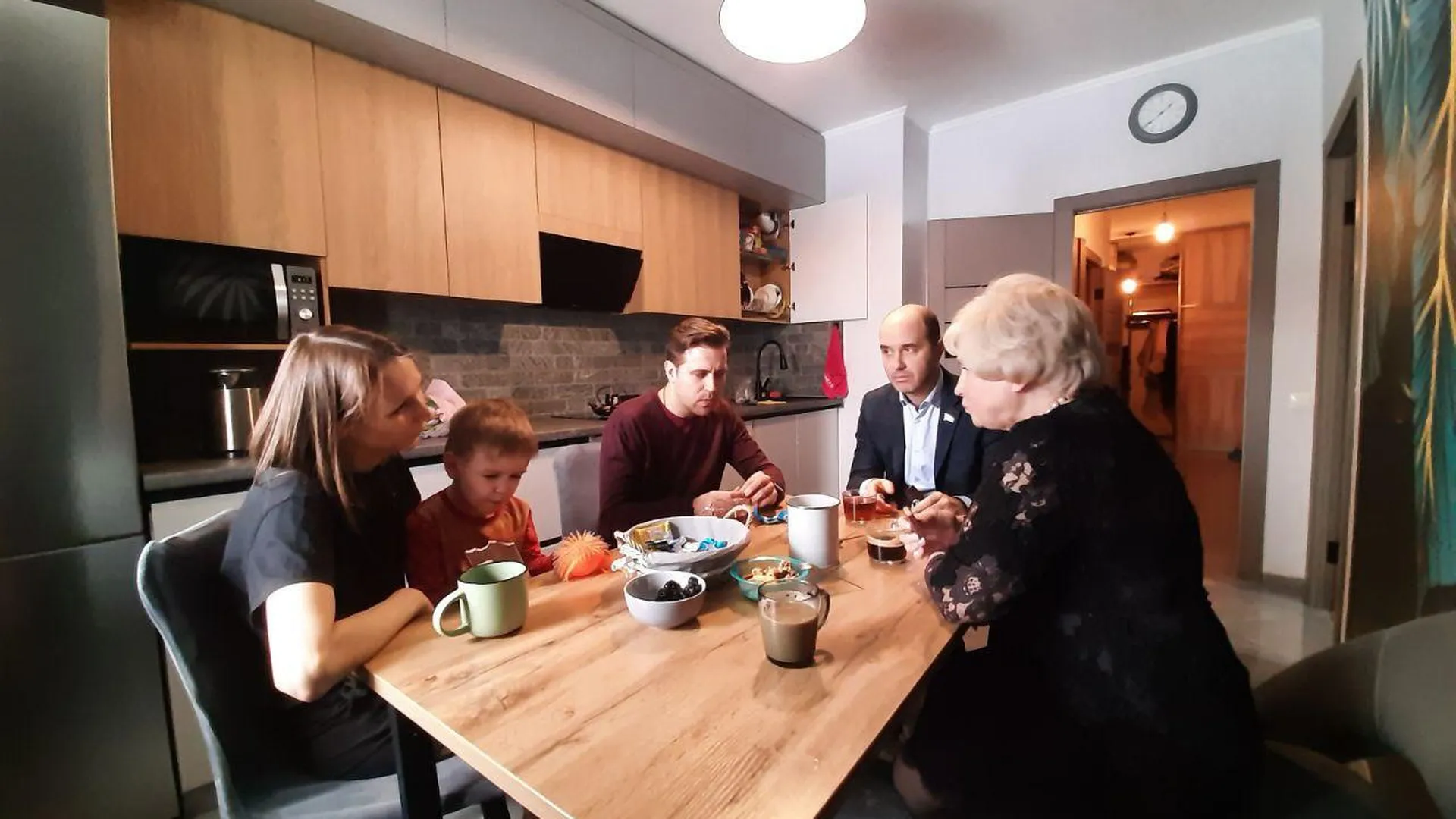 Депутат Мособлдумы Лидия Антонова навестила три семьи участников СВО из Люберец